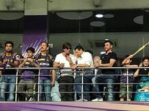 IPL 2018: Kkr Vs Rcb: SRK with Suhana, Abram Khan cheer for team at Eden Gardens! Shanaya Kapoor also joins!