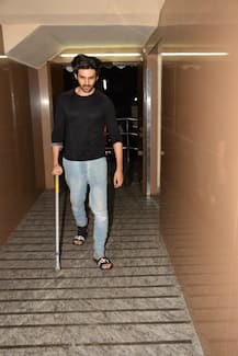 PICS: Injured 'Sonu Ke Titu Ki Sweety' actor Kartik Aaryan snapped with rumoured girlfriend on a movie date!