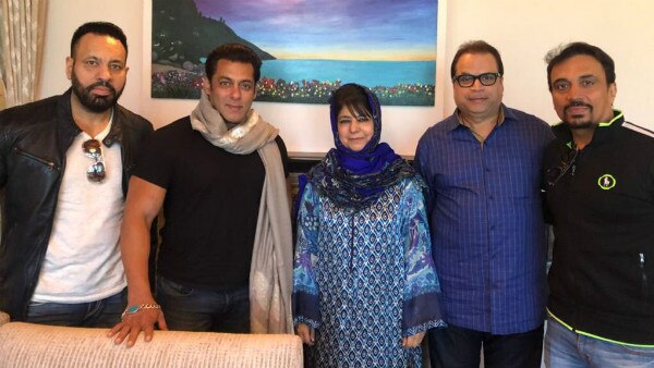 Race 3: Salman Khan meets Mehbooba Mufti in Kashmir! Race 3: Salman Khan meets Mehbooba Mufti in Kashmir!