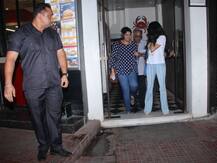 IN PICS: Boney Kapoor dines in with his 3 DAUGHTERS- Janhvi, Khushi & Anshula on Friday night!