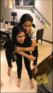 The wallpaper on Khushi Kapoor's mobile is leaving fans shaken! The pic was also close to Mom Sridevi!