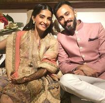 Sonam Kapoor's mehendi INSIDE Pics: Bride-to-be flaunts mehendi with beau Anand Ahuja! Janhvi-Khushi & others join in!