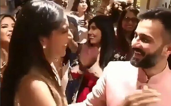 WATCH: Bride-to-be Sonam Kapoor dances her heart out with husband-to-be Anand Ahuja at their Mehendi ceremony!   WATCH: Bride-to-be Sonam Kapoor dances her heart out with husband-to-be Anand Ahuja at their Mehendi ceremony!