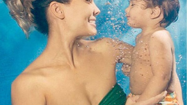 Lisa Haydon poses underwater with her 1yr old son Zack.. leaving some shocked, while others in Awe! Lisa Haydon poses underwater with her 1yr old son Zack.. leaving some shocked, while others in Awe!