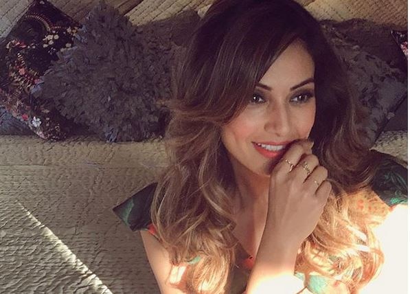 OH NO! Bipasha Basu RUSHED to the hospital  OH NO! Bipasha Basu RUSHED to the hospital