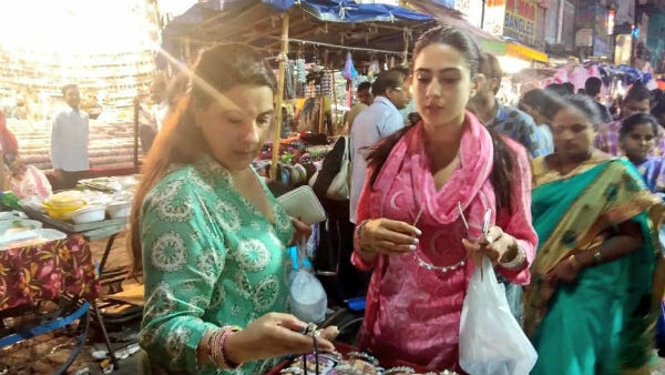 PICS:Saif Ali Khan's pretty daughter Sara Ali Khan goes Eid shopping with mom Amrita Singh at Hyderabad's famous Laad Bazaar! PICS:Saif Ali Khan's pretty daughter Sara Ali Khan goes Eid shopping with mom Amrita Singh at Hyderabad's famous Laad Bazaar!