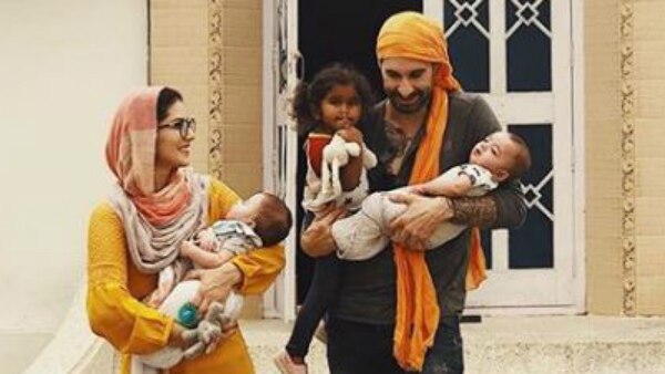Sunny Leone & Daniel Weber visits Gurudwara with daughter and twin sons on Father's Day! Sunny Leone & Daniel Weber visits Gurudwara with daughter and twin sons on Father's Day!