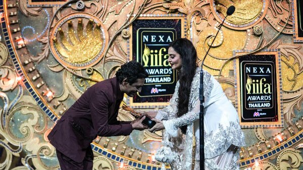 IIFA 2018: Nawazuddin Siddiqui dedicates his IIFA Award to late Sridevi IIFA 2018: Nawazuddin Siddiqui dedicates his IIFA Award to late Sridevi