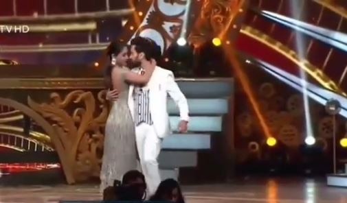 Hina Khan and Nakuul Mehta’s dance is breaking the internet Hina Khan and Nakuul Mehta’s dance is breaking the internet