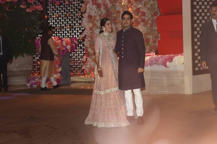 Mukesh Ambani's son Akash Ambani & Shloka Mehta's pre-engagement bash is currently going on in Mumbai at Ambani Residence. (Photo: Manav Manglani)