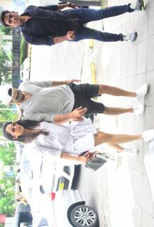 Mira flaunts huge baby bump on her lunch date with Shahid looking pretty as ever!