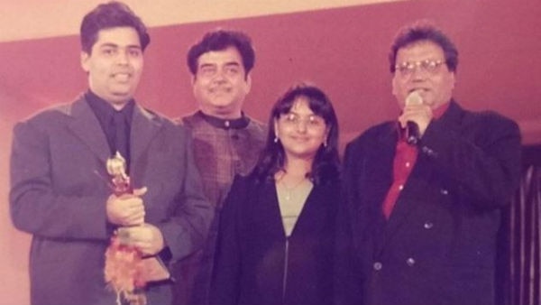 FLASHBACK! When Karan Johar received an 'award' from teenage Sonakshi Sinha! FLASHBACK! When Karan Johar received an 'award' from teenage Sonakshi Sinha!