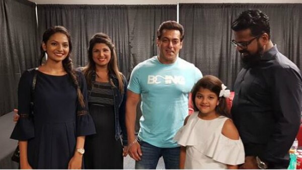 Rambha flaunts baby bump as she meets 'Judwaa' co-star Salman Khan at 'Da-Bangg' Tour! Rambha flaunts baby bump as she meets 'Judwaa' co-star Salman Khan at 'Da-Bangg' Tour!