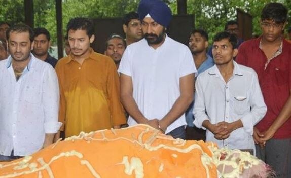 Dr. Hathi Funeral: TMKOC's Babita ji aka Munmun Dutta reveals, 'people were laughing & clicking pictures' Dr. Hathi Funeral: TMKOC's Babita ji aka Munmun Dutta reveals, 'people were laughing & clicking pictures'