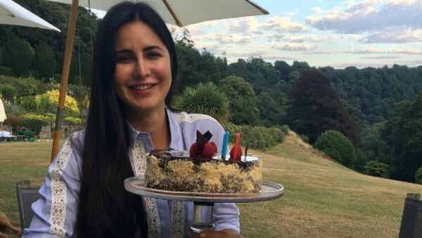 Katrina Kaif cuts her 35th birthday cake; looks happy as she celebrates with family! Katrina Kaif cuts her 35th birthday cake; looks happy as she celebrates with family!