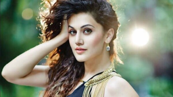 Taapsee screens 'Soorma' for 'Badla' team in Scotland! Taapsee screens 'Soorma' for 'Badla' team in Scotland!