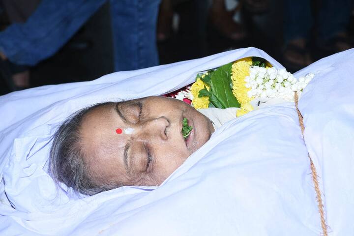 This morning, the Bollywood and TV fraternity woke up to the devastating news of veteran actress Rita Bhaduri's death. She passed away at 1:30am on Tuesday after fighting kidney-related ailment for last few days.She was 62 and was currently playing the grandmother’s role in Star Bharat’s hit show 'Nimki Mukhiya'. (Photo: Manav Manglani)