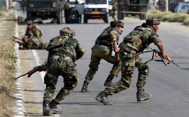 Terrorists attack security forces in Srinagar's Mujgund area; Gunfight underway Terrorists attack security forces in Srinagar's Mujgund area; 5 soldiers injured