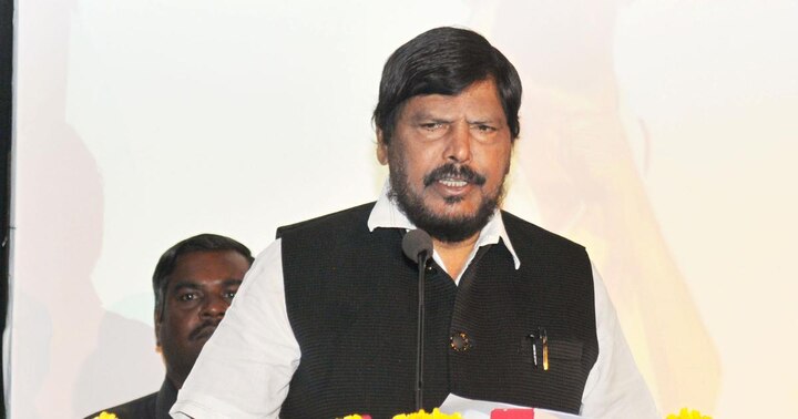 Man detained for trying to slap Union minister Athawale Man detained for trying to slap Union minister Athawale