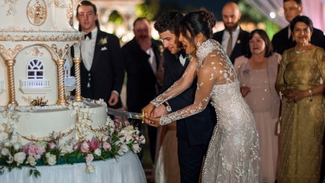 Nick Jonas celebrates one week of marriage with Priyanka Chopra with a throwback picture (SEE PIC) Nick Jonas celebrates one week of marriage with Priyanka Chopra with a throwback picture (SEE PIC)