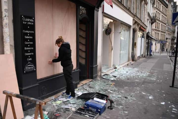 French President Emmanuel Macron will address the nation on Monday, the Elysee said, following the four weeks of 