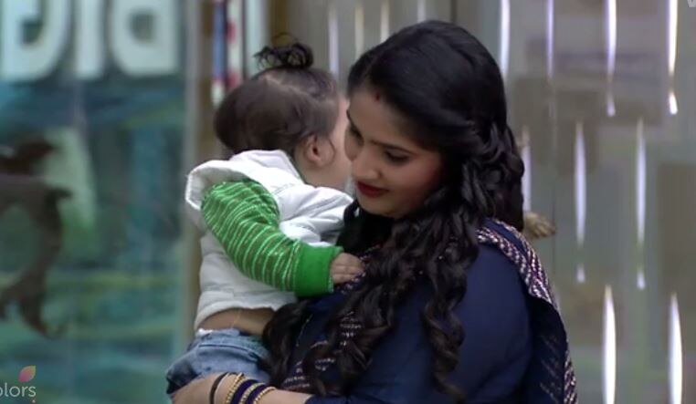 BIGG BOSS 12: Romil Chaudhary’s WIFE INDIRECTLY speaks on Romil-Somi’s bonding
