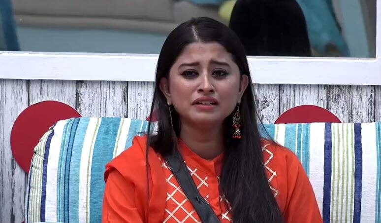 BIGG BOSS 12: Saba Khan WARNS Somi-Romil to maintain distance, says 'Somi focus on your game