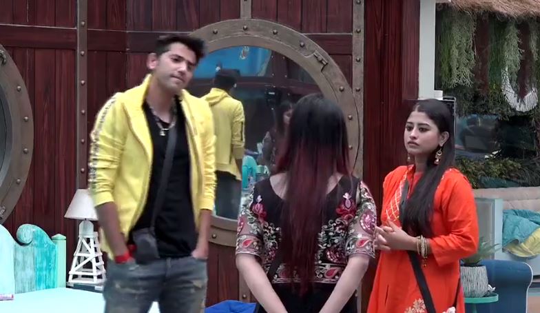 BIGG BOSS 12: Saba Khan WARNS Somi-Romil to maintain distance, says 'Somi focus on your game