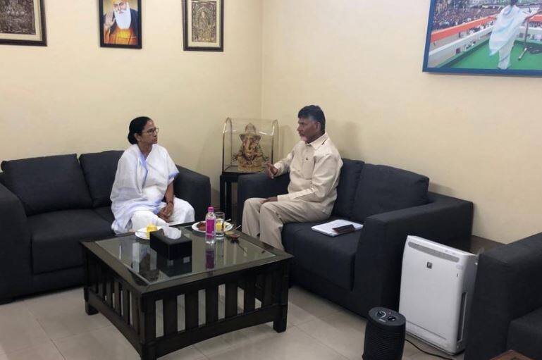 Mamata meets Kejriwal, Naidu; discusses strategy for Parliament session Mamata meets Kejriwal, Naidu; discusses strategy for Parliament session