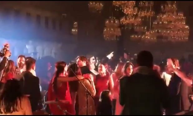 Aishwarya Rai Bachchan-Karisma Kapoor forget past and DANCE together at Isha Ambani's pre-wedding function Aishwarya-Karisma forget past, DANCE together