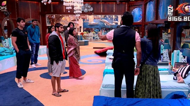 Bigg Boss 12: Karanvir Bohra, Romil Choudhary & Deepak Thakur get 'kaalkothri' punishment! Bigg Boss 12: These three contestants get 'kaalkothri' punishment!