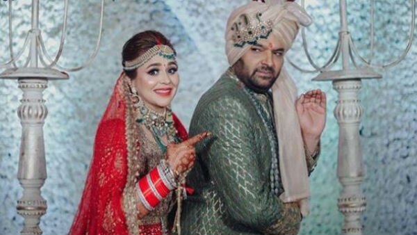 Kapil Sharma new wedding pics: comedian does his famous 'thullu' pose with wife Ginni after their MARRIAGE Kapil Sharma does his famous 'thullu' pose with wife Ginni after their MARRIAGE; Check out new wedding photos here!