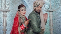 Kapil Sharma does his famous \'thullu\' pose with wife Ginni after their MARRIAGE; Check out new wedding photos here!