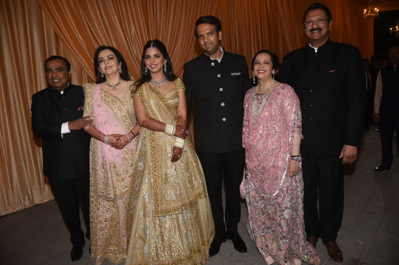 WATCH: Mukesh & Nita Ambani get EMOTIONAL as Lata Mangeshkar's rendition of 'Gayatri Mantra' plays at daughter Isha's wedding!