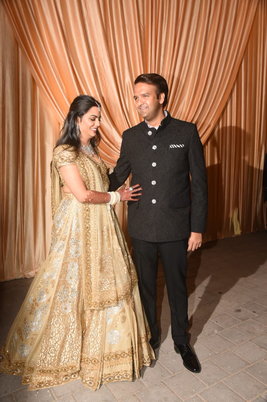 Isha Ambani-Anand Piramal wedding reception pics: Newlyweds look like a match made in heaven!