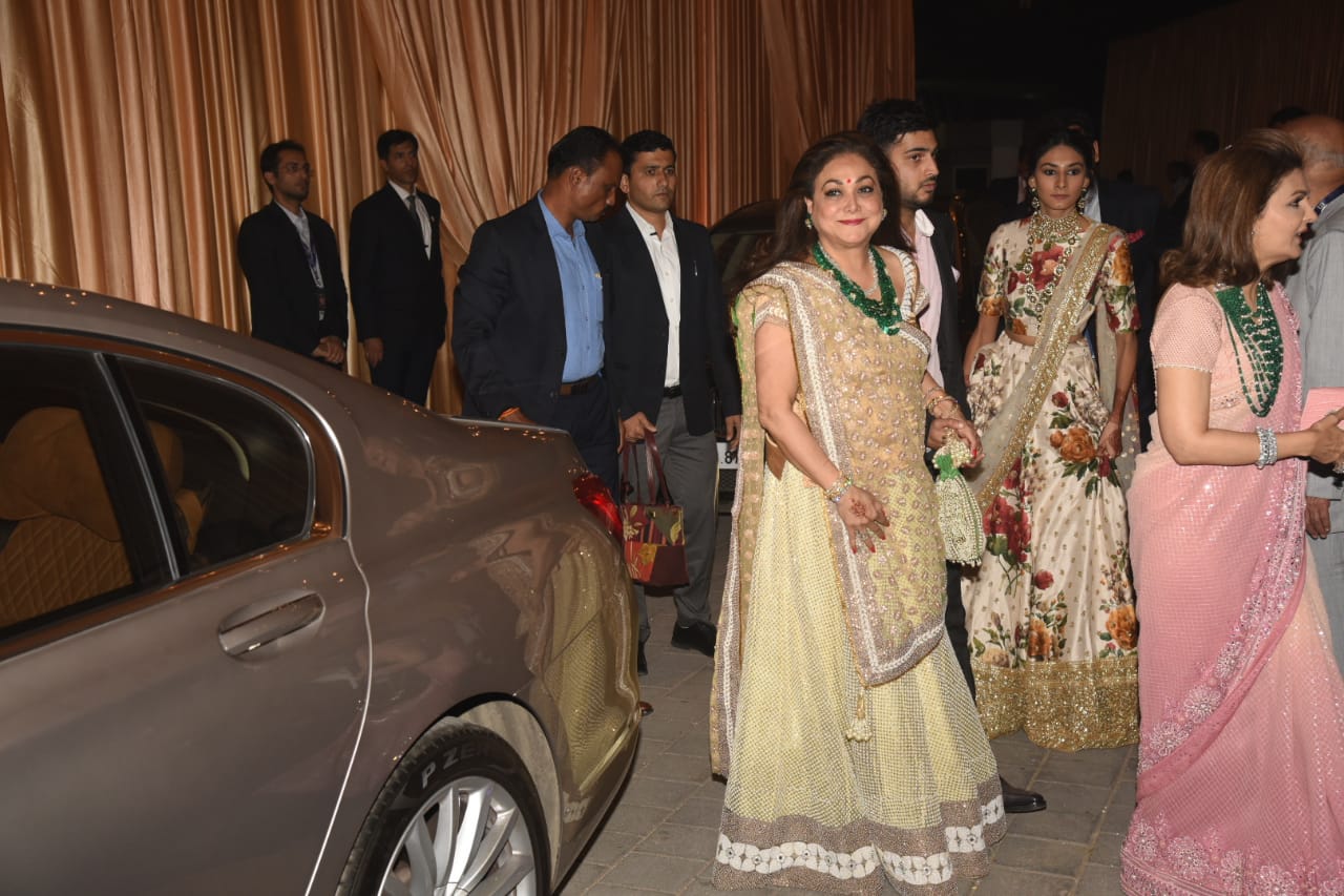 Isha Ambani-Anand Piramal wedding reception pics: Newlyweds look like a match made in heaven!