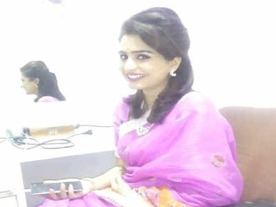 TV anchor falls to death from her fourth-floor flat in Noida  TV anchor falls to death from her fourth-floor flat in Noida