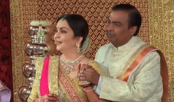 WATCH: Mukesh & Nita Ambani get EMOTIONAL as Lata Mangeshkar's rendition of 'Gayatri Mantra' plays at daughter Isha's wedding!