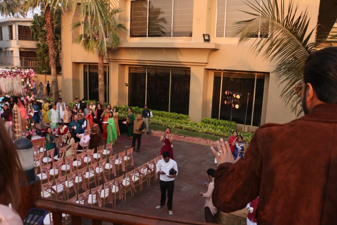 Pics & Video! Ranveer Singh gatecrashes a wedding & it's true! Poses with the bride & groom leaving baraatis excited!