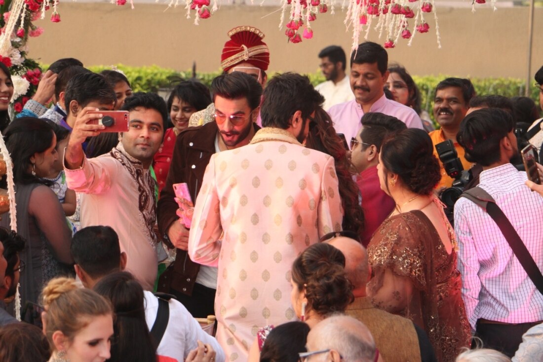 Pics & Video! Ranveer Singh gatecrashes a wedding & it's true! Poses with the bride & groom leaving baraatis excited!