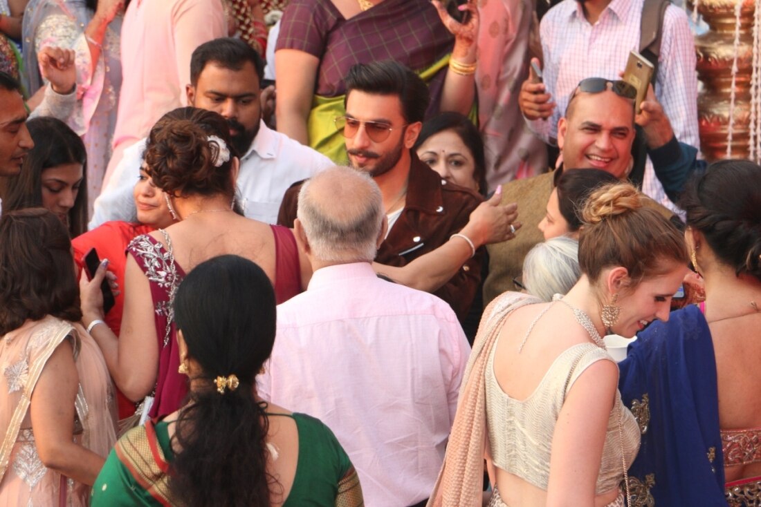 Pics & Video! Ranveer Singh gatecrashes a wedding & it's true! Poses with the bride & groom leaving baraatis excited!