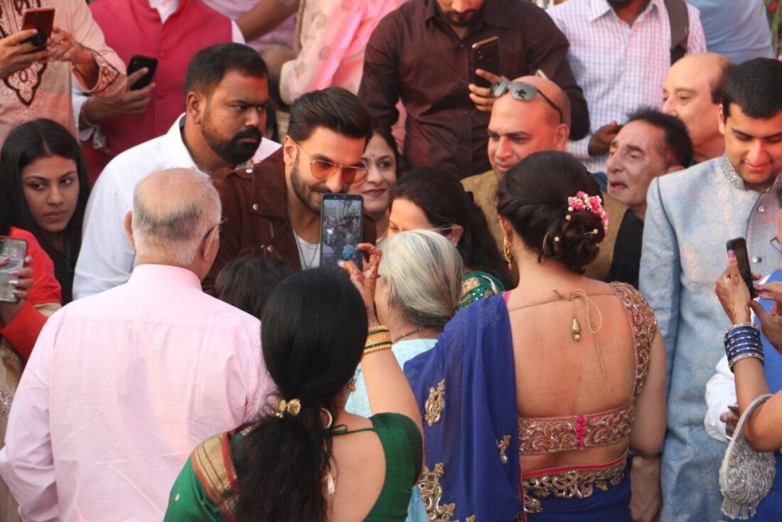 Pics & Video! Ranveer Singh gatecrashes a wedding & it's true! Poses with the bride & groom leaving baraatis excited!