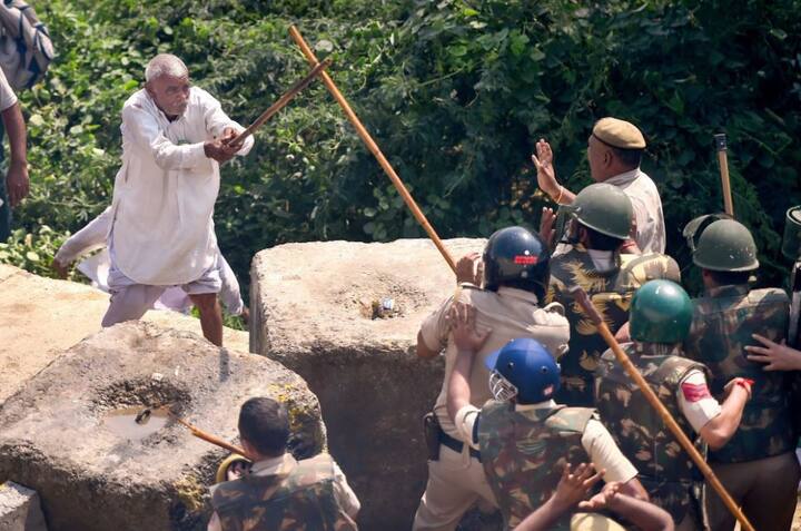 Police personnel clash with farmers protesting at Delhi-UP border during Kisan Kranti Padyatra in New Delhi, Tuesday, October 02. PTI Photo