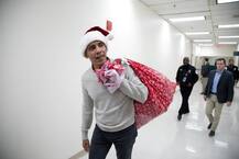 PICS: Barack Obama Dresses Up As Santa Claus To Surprise Kids At Children\'s Hospital