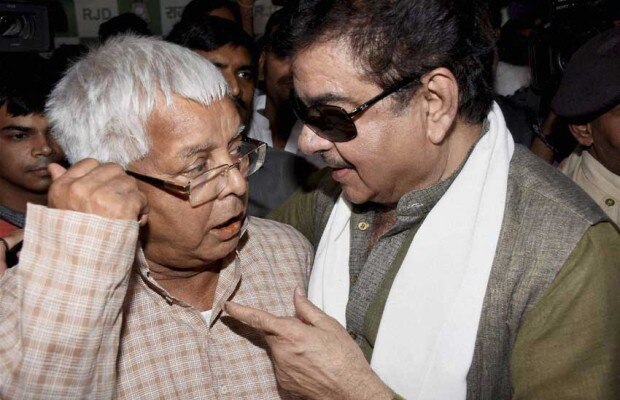 Rebel BJP leader Shatrughan Sinha meets ailing RJD chief Lalu Prasad; calls Tejaswi Yadav Bihar's future Rebel BJP leader Shatrughan Sinha meets Lalu Prasad; calls Tejaswi Yadav Bihar's future