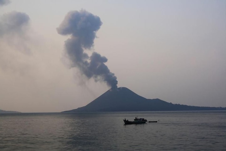 'Volcano tsunami' hits Indonesia after Krakatoa eruption, 43 killed  'Volcano tsunami' hits Indonesia after Krakatoa eruption, 43 killed