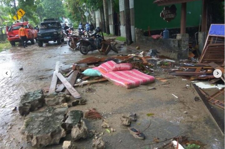 'Volcano' tsunami kills at least 62 in Indonesia 'Volcano' tsunami kills at least 62 in Indonesia