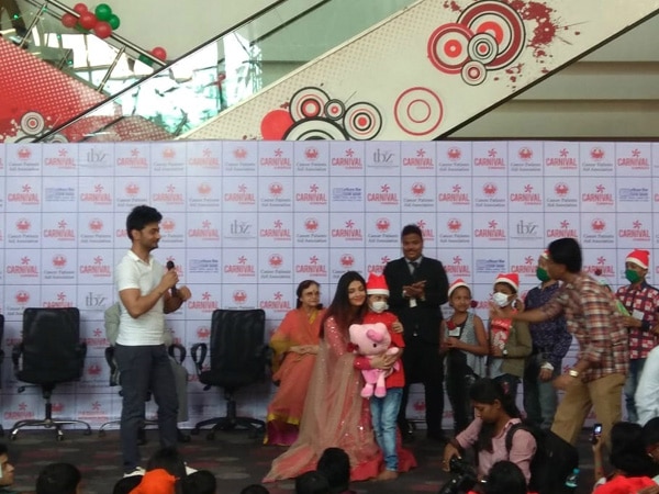 Aishwarya Rai Bachchan celebrates Christmas with children suffering from cancer!