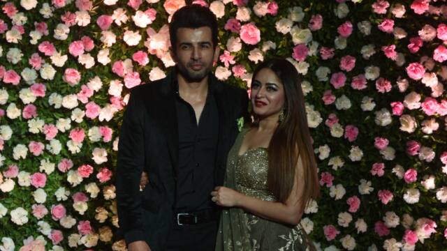 Another popular couple Jay Bhanushali and Mahi Viz made waves with their stunning entry at the wedding reception in Mumbai.