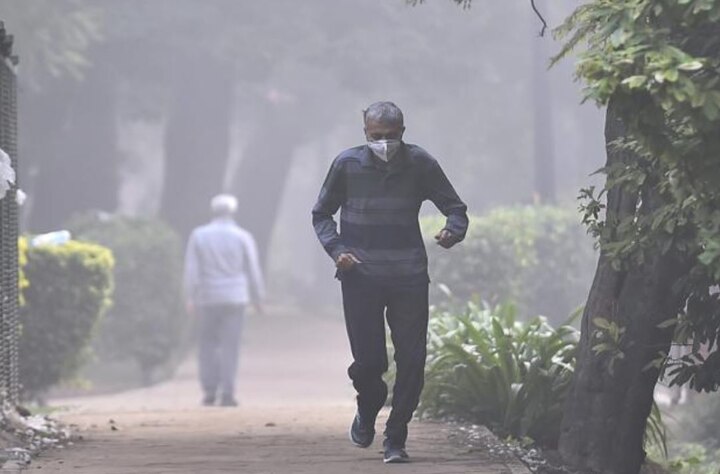 Air quality in Delhi 'severe'; Fog disrupts air, rail traffic in national capital Air quality in Delhi 'severe'; Fog disrupts air, rail traffic in national capital